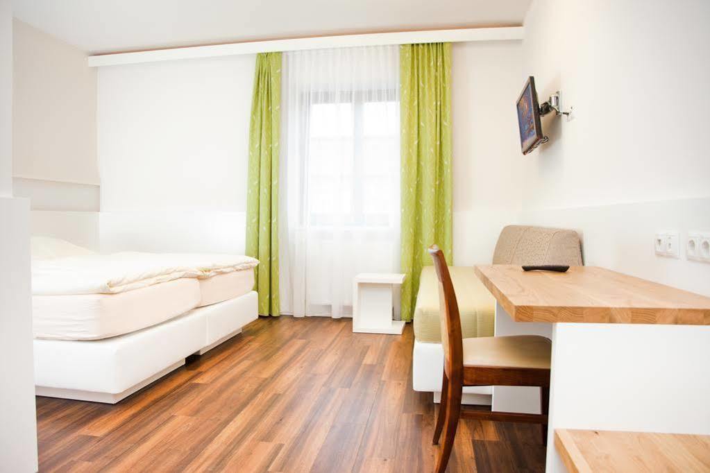 Gasthof Pack "Zur Lebing Au" Hartberg Extérieur photo